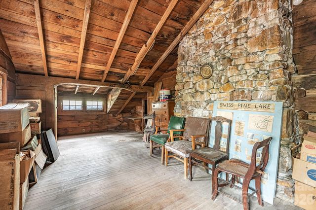1971 Swiss Pine Lake Drive, Spruce Pine, NC 28777
