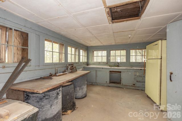 1971 Swiss Pine Lake Drive, Spruce Pine, NC 28777