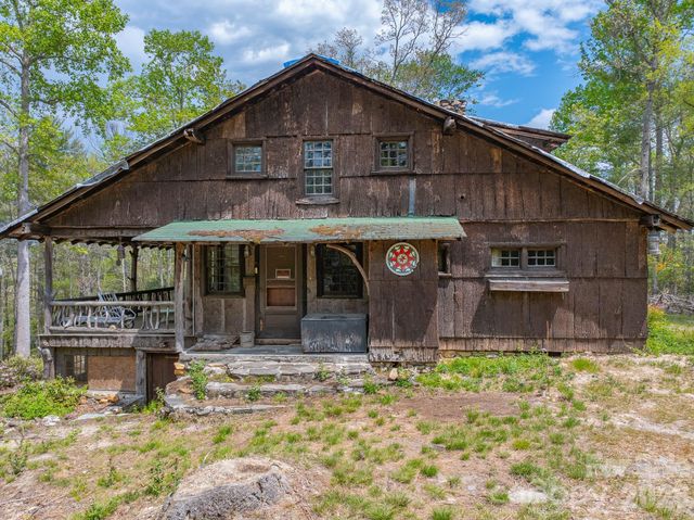 1971 Swiss Pine Lake Drive, Spruce Pine, NC 28777