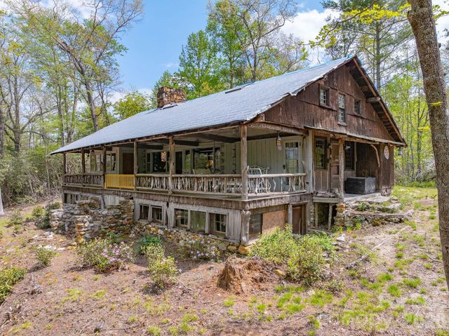 1971 Swiss Pine Lake Drive, Spruce Pine, NC 28777