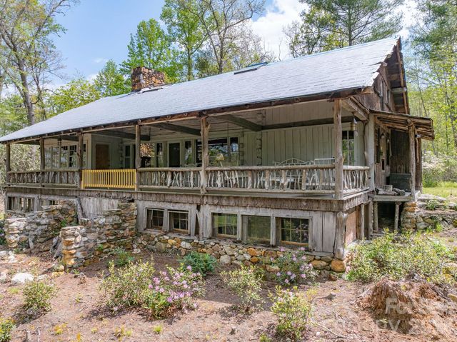 1971 Swiss Pine Lake Drive, Spruce Pine, NC 28777