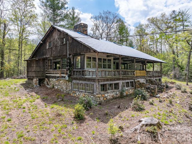 1971 Swiss Pine Lake Drive, Spruce Pine, NC 28777