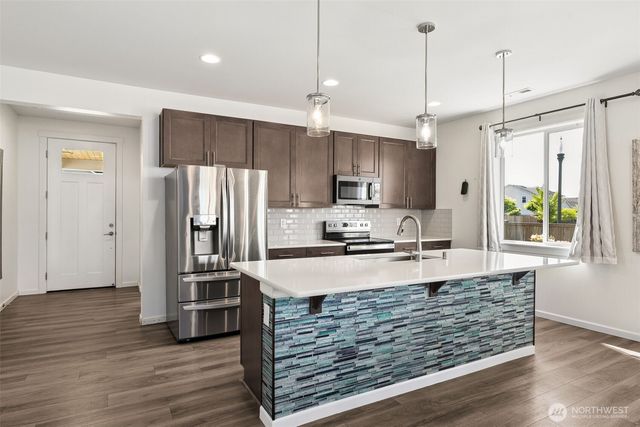 5594 157th Ave Ct E, Sumner, WA 98390