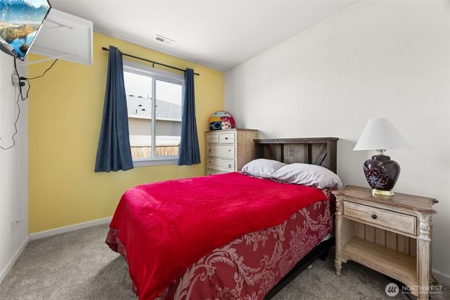 5594 157th Ave Ct E, Sumner, WA 98390