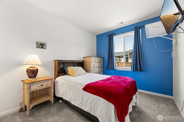 5594 157th Ave Ct E, Sumner, WA 98390
