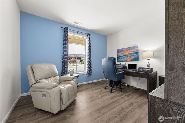 5594 157th Ave Ct E, Sumner, WA 98390