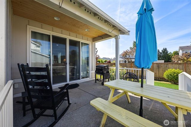 5594 157th Ave Ct E, Sumner, WA 98390