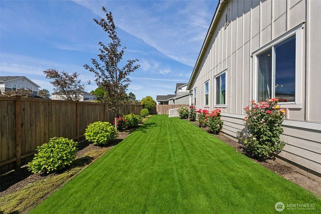 5594 157th Ave Ct E, Sumner, WA 98390