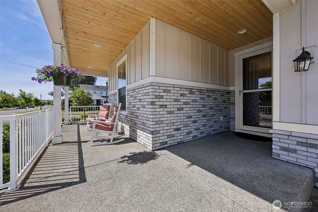 5594 157th Ave Ct E, Sumner, WA 98390