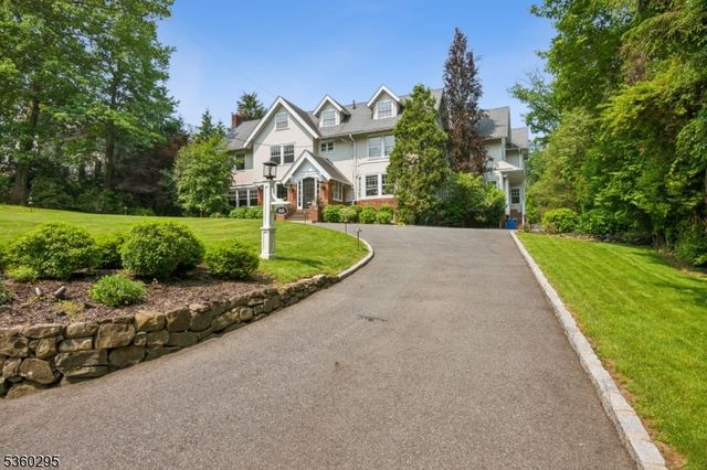 66 Fernwood Rd, Summit City, NJ 07901