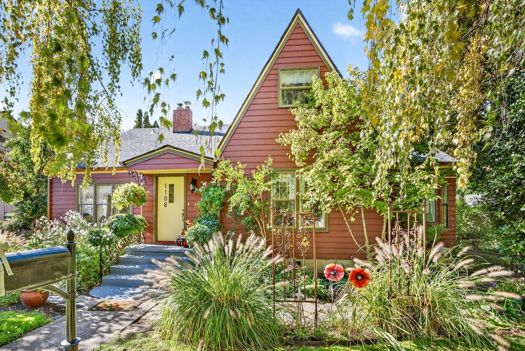 1108 S Oakdale Avenue, Medford, OR 97501
