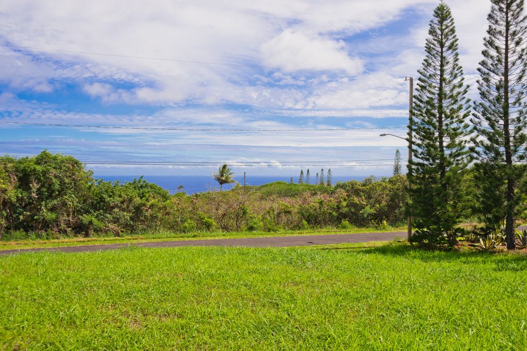 Image 1 of property listing at 94-1436 KAULUA CIR, Naalehu, HI 96772