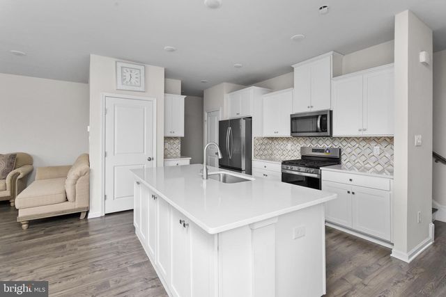 34 MARION AVE, Bordentown, NJ 08505