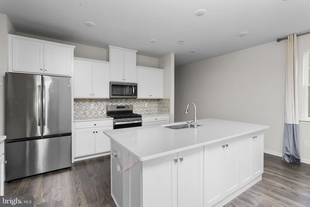 34 MARION AVE, Bordentown, NJ 08505