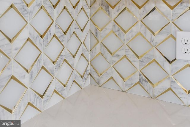 34 MARION AVE, Bordentown, NJ 08505