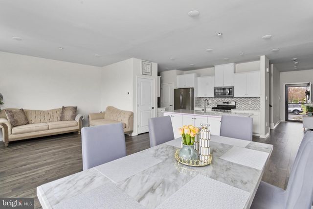 34 MARION AVE, Bordentown, NJ 08505