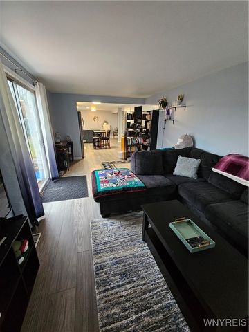 33 Vermont Place, West Seneca, NY 14224