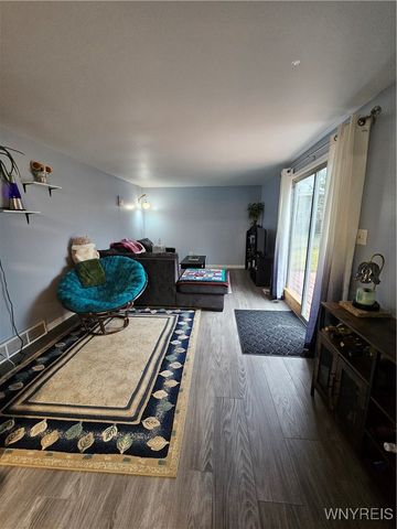 33 Vermont Place, West Seneca, NY 14224