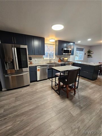 33 Vermont Place, West Seneca, NY 14224