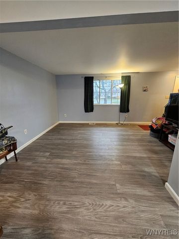 33 Vermont Place, West Seneca, NY 14224