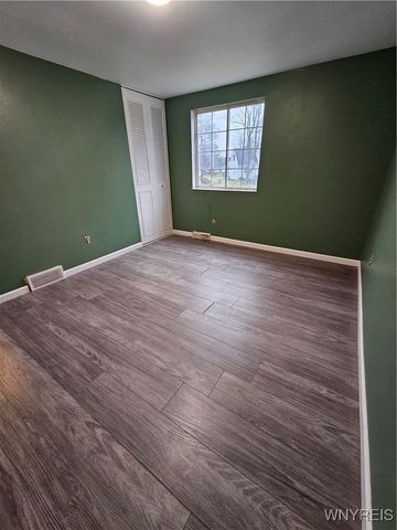 33 Vermont Place, West Seneca, NY 14224