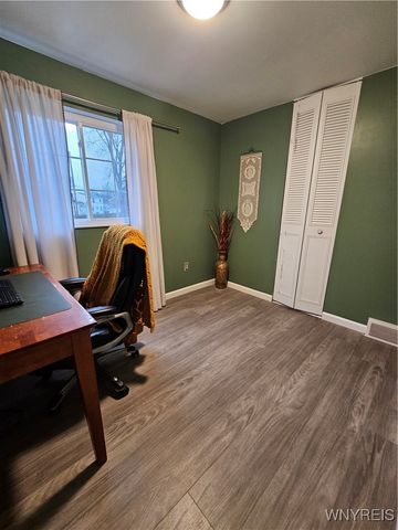 33 Vermont Place, West Seneca, NY 14224