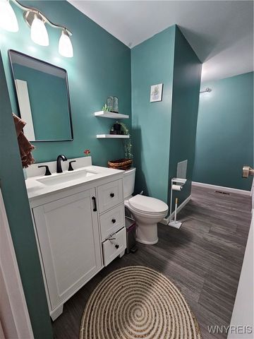 33 Vermont Place, West Seneca, NY 14224