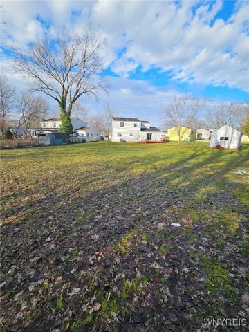 33 Vermont Place, West Seneca, NY 14224