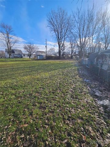 33 Vermont Place, West Seneca, NY 14224