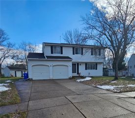 33 Vermont Place, West Seneca, NY 14224