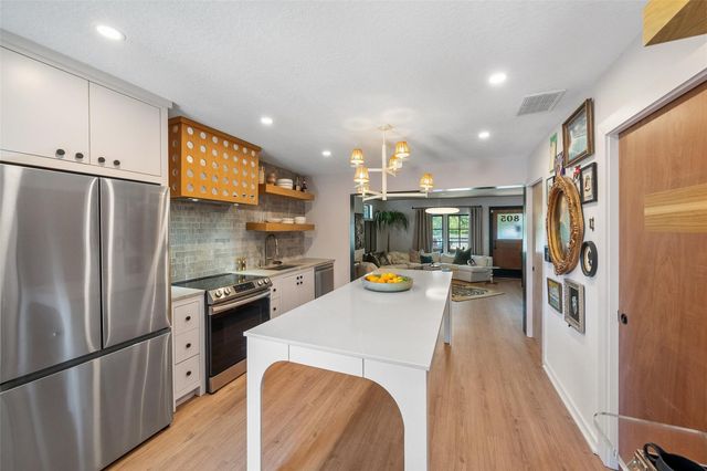 805 E 36th Street, Houston, TX 77022