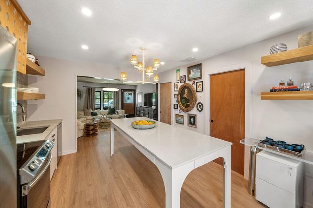 805 E 36th Street, Houston, TX 77022