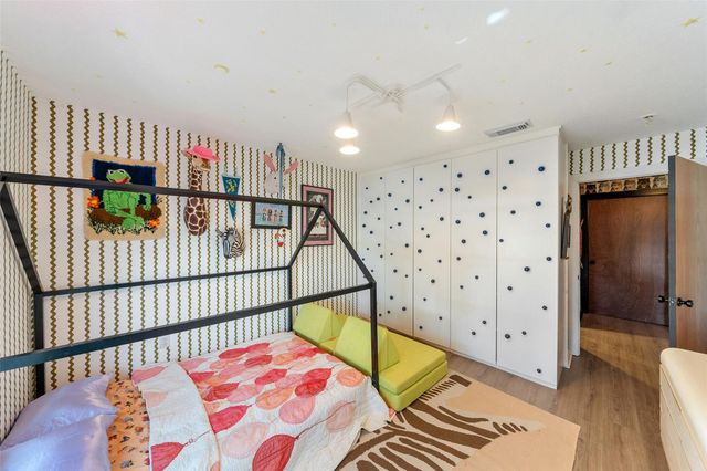 805 E 36th Street, Houston, TX 77022