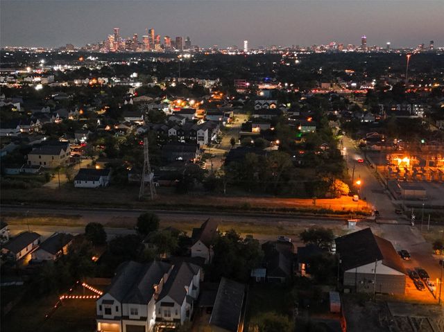 805 E 36th Street, Houston, TX 77022