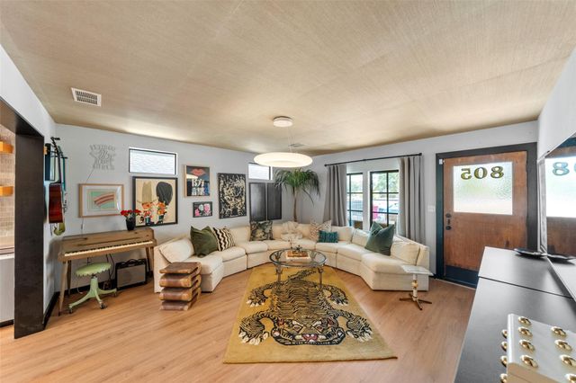 805 E 36th Street, Houston, TX 77022