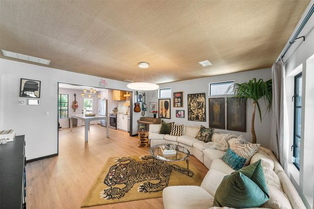 805 E 36th Street, Houston, TX 77022