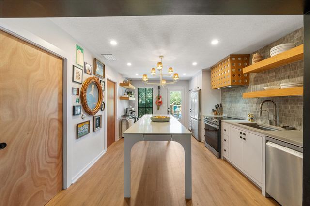 805 E 36th Street, Houston, TX 77022