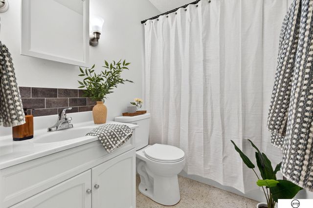 208 E 23rd Avenue, Bellevue, NE 68005