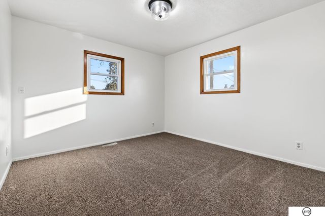 208 E 23rd Avenue, Bellevue, NE 68005