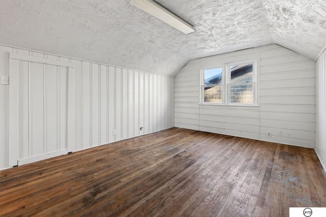 208 E 23rd Avenue, Bellevue, NE 68005