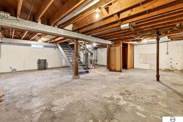 208 E 23rd Avenue, Bellevue, NE 68005