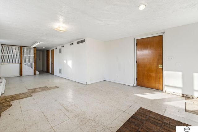 208 E 23rd Avenue, Bellevue, NE 68005