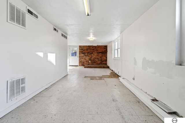 208 E 23rd Avenue, Bellevue, NE 68005