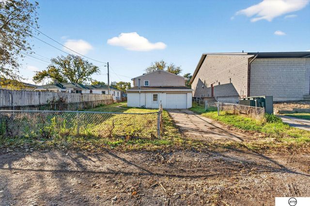 208 E 23rd Avenue, Bellevue, NE 68005