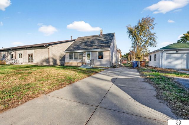 208 E 23rd Avenue, Bellevue, NE 68005