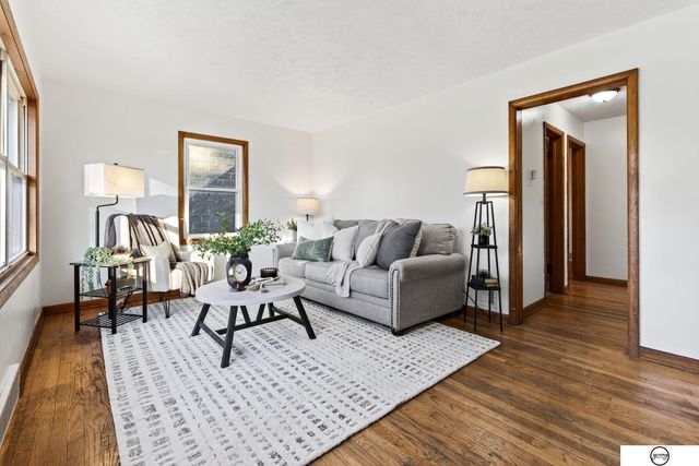 208 E 23rd Avenue, Bellevue, NE 68005