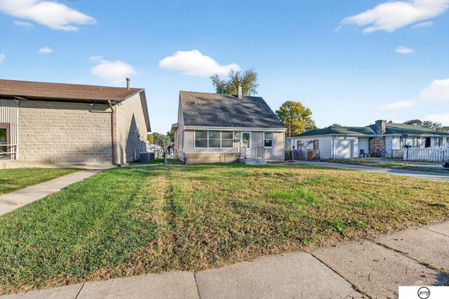 208 E 23rd Avenue, Bellevue, NE 68005