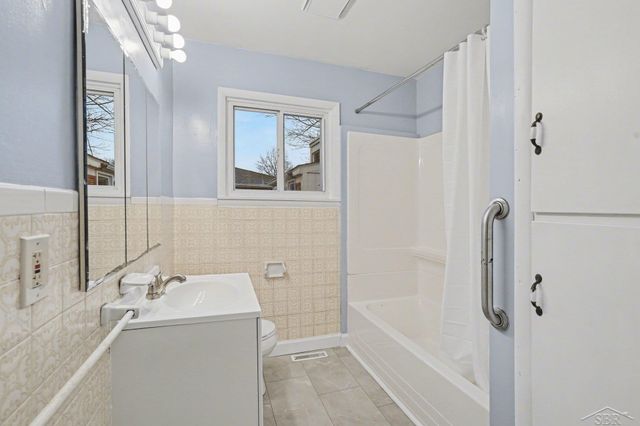 3920 S Hartford Drive, Saginaw, MI 48603