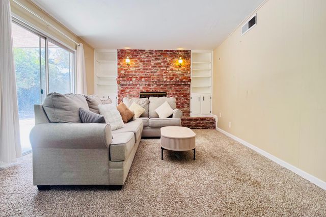 719 E Minarets Avenue, Fresno, CA 93720
