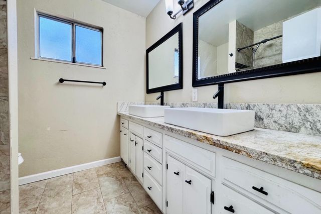719 E Minarets Avenue, Fresno, CA 93720